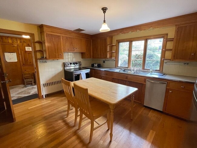 Building Photo - 204 Follen Rd