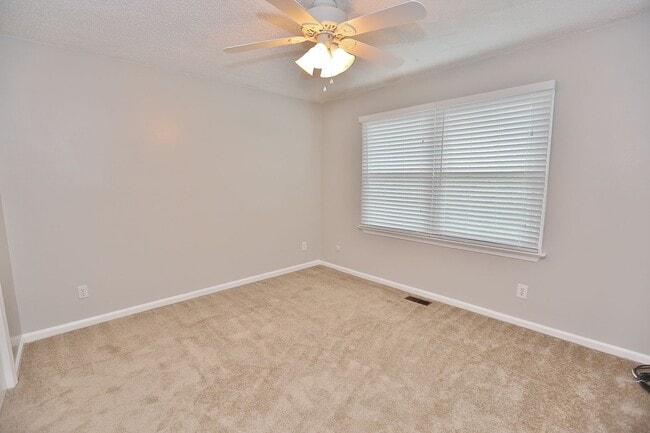 Building Photo - MUST SEE! Charming 3-Bedroom Townhome in Thoroughgood! 1-Car Attached Garage!