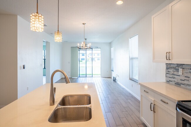 Building Photo - 8936 Madrid Cir