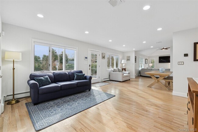 Building Photo - 4 Chestnut Ln