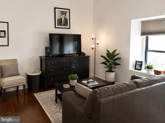 Building Photo - 219 S 18th St