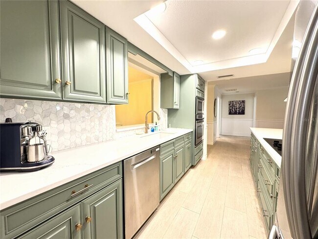 Building Photo - 1004 SE 5th Ave