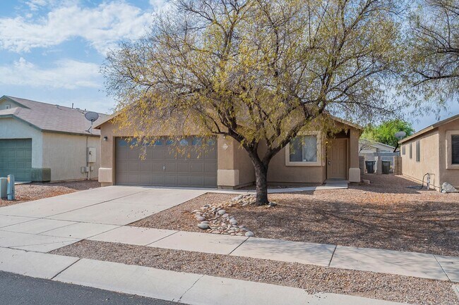 Building Photo - Spacious 3-Bed Tucson Rental with Garage &...