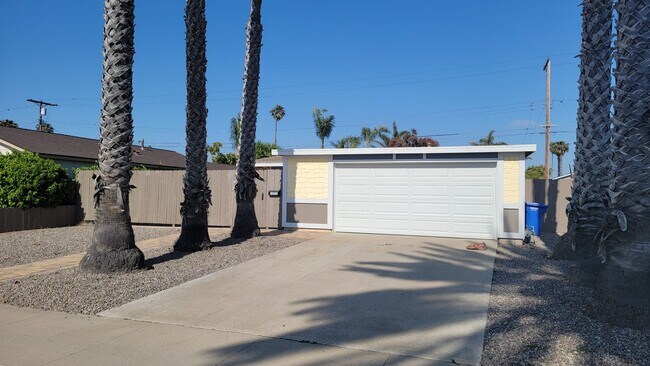 Primary Photo - 3 Bed, 2 Bath House for Rent