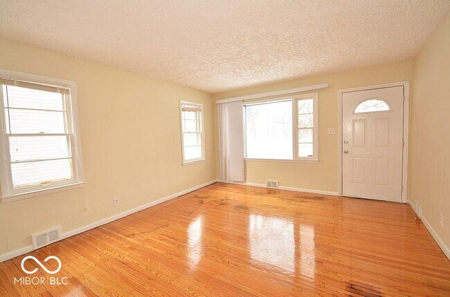 Building Photo - 5005 Indianola Ave