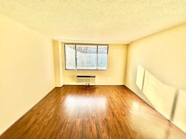 Building Photo - Dupont's Pulchritudinous Palladium 1 bedroom Condo w/ Balcony & Pool. All utilities included.