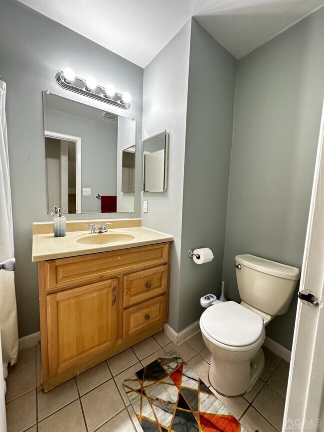 Building Photo - 107 Thoreau Dr