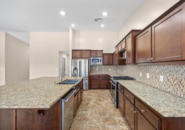 Building Photo - Beautiful 4 Bed 2 Bath Home!!!