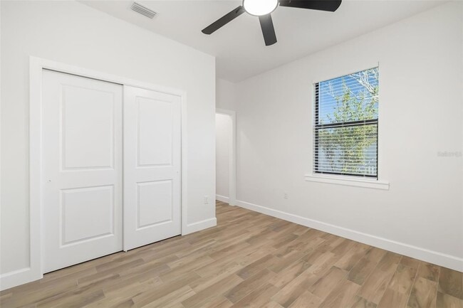 Building Photo - 118 Ruby Ave N