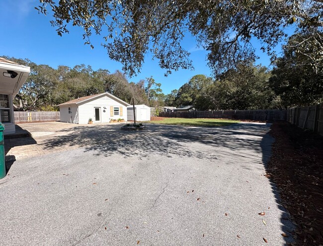 Building Photo - Outdoor living paradise in Destin on this ...