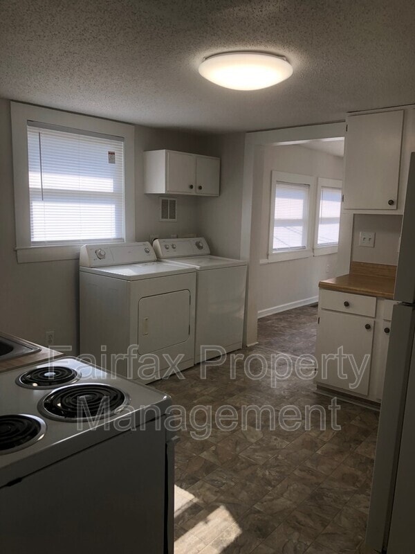 Building Photo - 301 E Lawson St