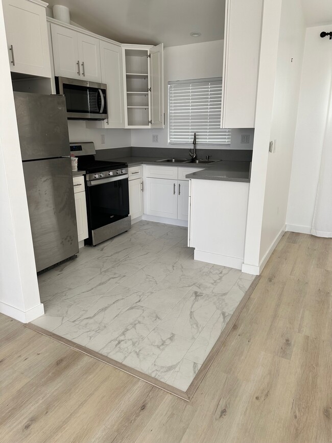 Newly renovated Kitchen! - 1212 N Clark St