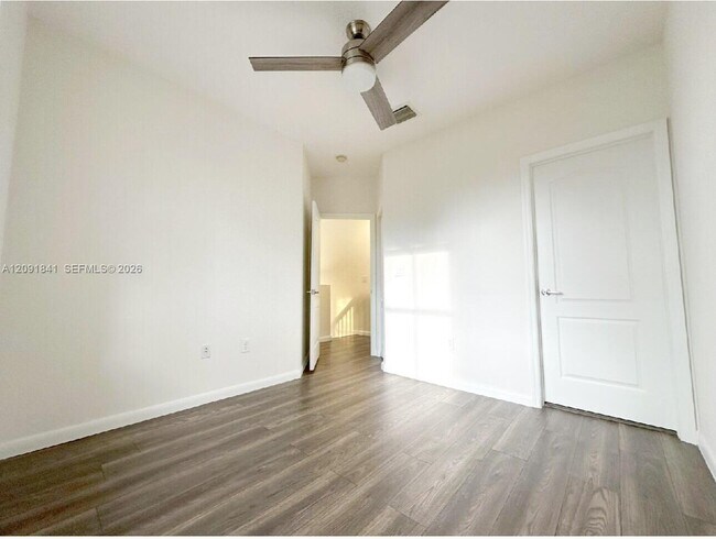 Building Photo - 202 Riverwalk Cir