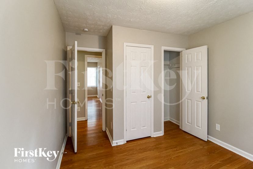 Building Photo - 911 Providence Way