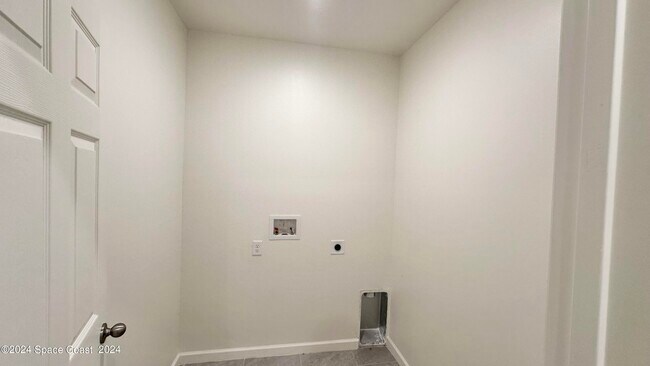 Building Photo - 6495 Topaz Dr