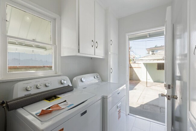 Building Photo - Charming 3-Bedroom Home in Cheviot Hills –...