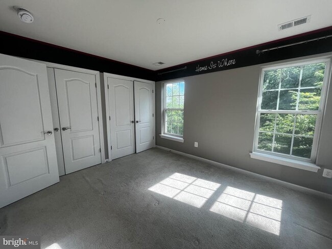 Building Photo - 8195 Falls Grove Dr