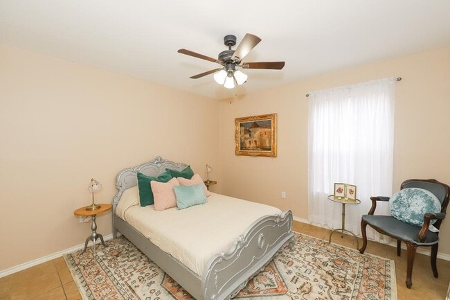 Building Photo - 2918 Garfield St