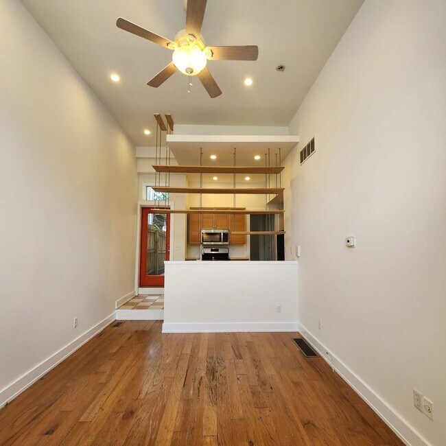 Building Photo - Bright and spacious one bedroom units in a great location in Brewerytown