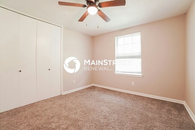Building Photo - 3 Bedroom Pet-Friendly Home in MEMPHIS, TN with Main Street Renewal