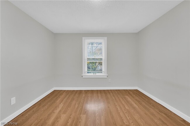 Building Photo - 485 E Archwood Ave