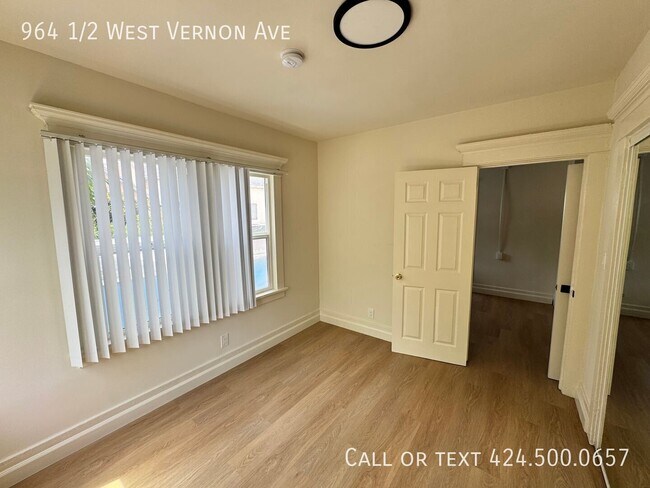 Building Photo - 964 1/2 West Vernon Ave-