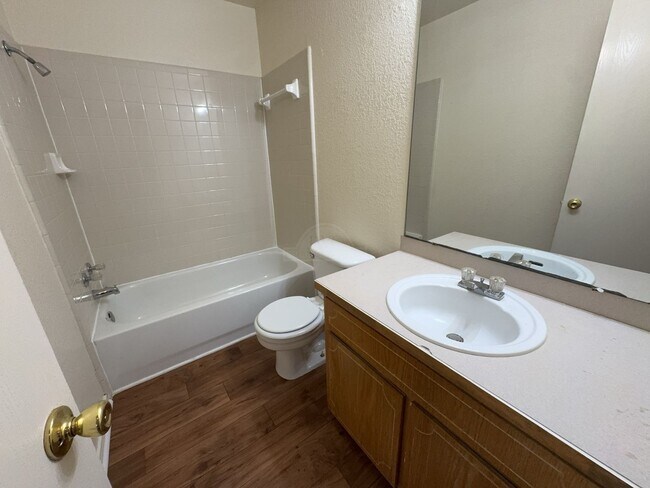 Building Photo - 4500 Deek Dr