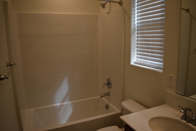 Building Photo - 8168 Oxbow Landing Loop