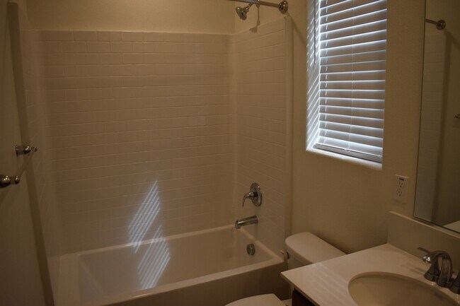 Building Photo - 8168 Oxbow Lndg Lp