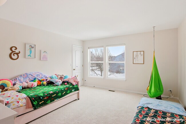 Building Photo - 1901 Kennedy Dr