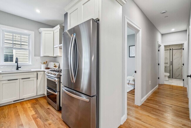 Building Photo - 16 Alston St