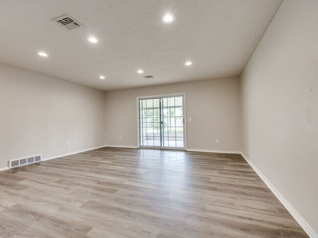 Building Photo - Newly Remodeled 3 Bed Home Near Lake Hefner | Screened Porch + 2 Living Areas