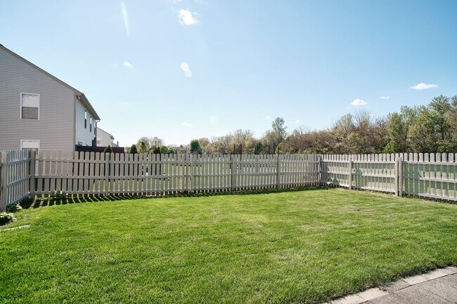 Building Photo - For Rent-4BDRM, 2.5BA Home in Ashwood
