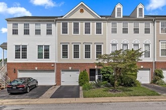 Building Photo - Beautiful Townhome in Ballymeade