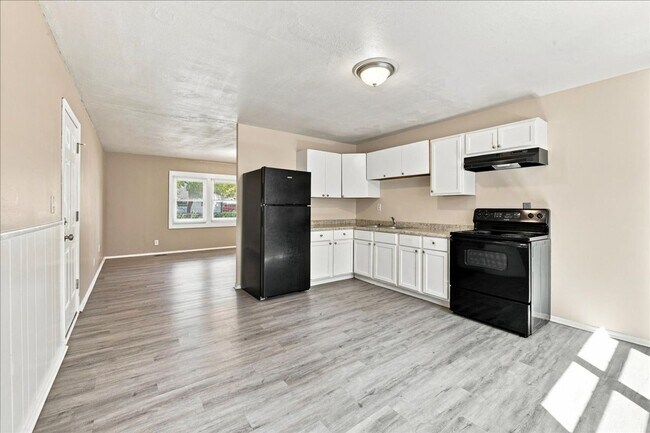 Building Photo - 3743 Breen Dr