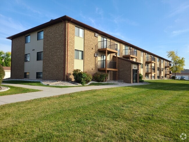 1538 27th Ave S Fargo - Green Apartments