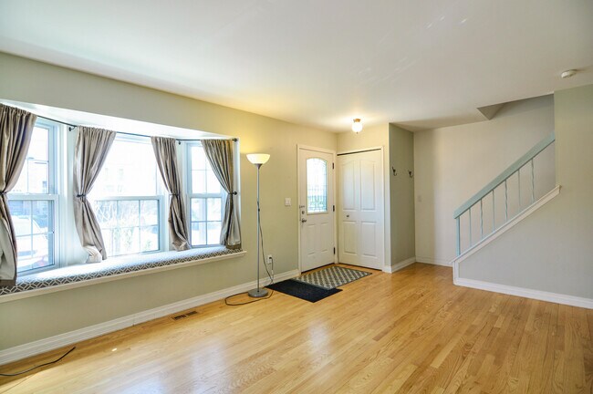 Building Photo - 3479 Burbank Dr