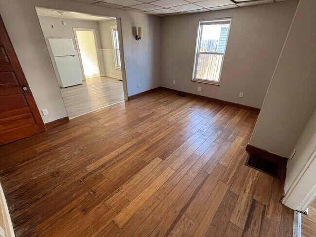 Building Photo - 42 Spruce St