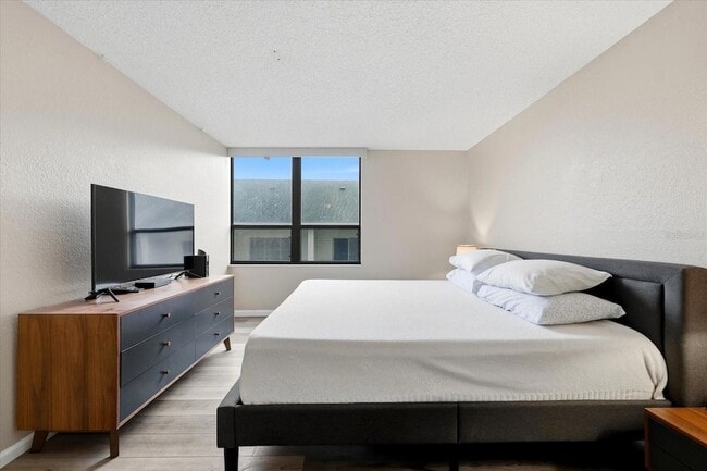 Building Photo - 400 Island Way