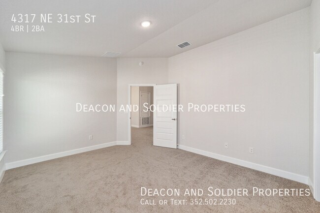 Building Photo - 4317 NE 31st St