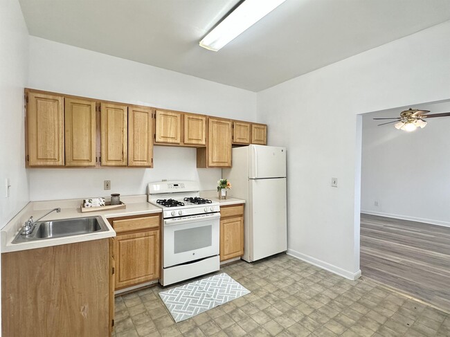 Building Photo - 1739 4th St