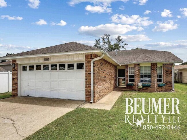 Building Photo - Solar Panel 3bd/2bath Home located Northeast Pensacola