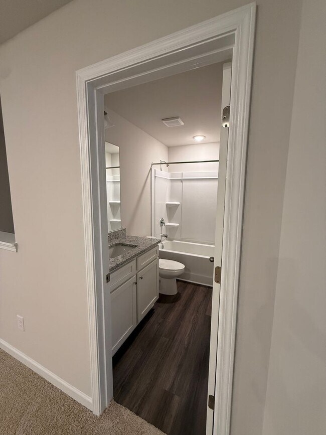 Building Photo - Townhome