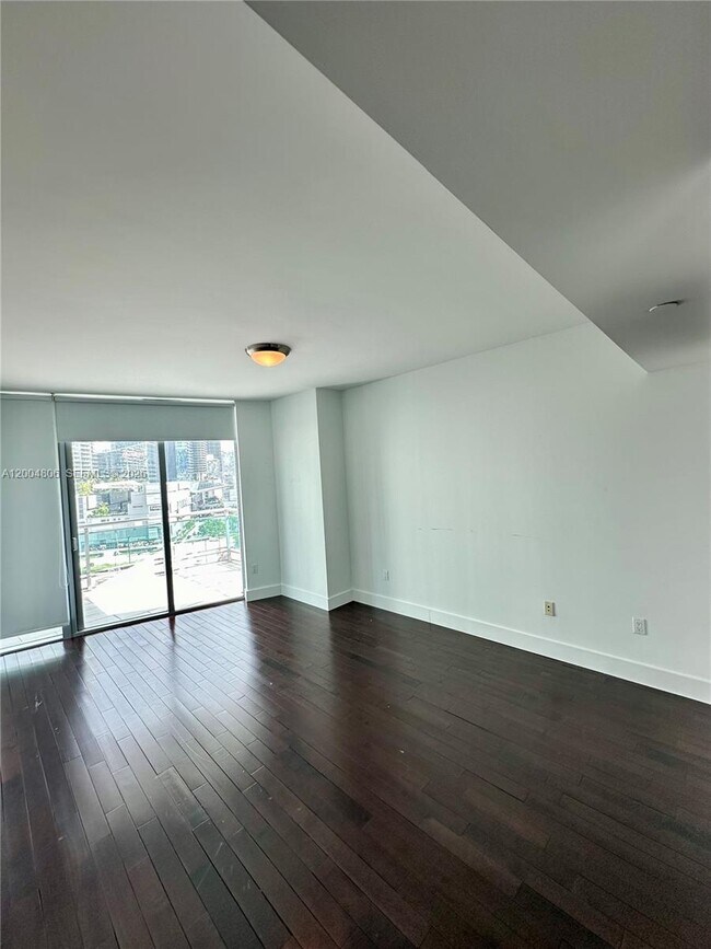 Building Photo - 350 S Miami Ave