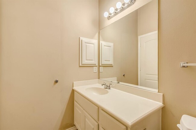 Building Photo - 5615 Stoneridge Ct
