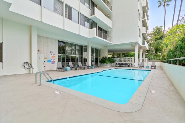 Building Photo - 10433 Wilshire Blvd