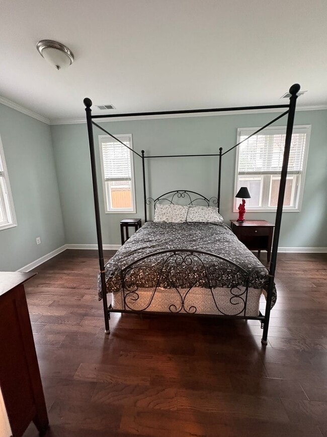 Building Photo - Beautiful Home Conveniently Located in Alexandria w/ Lower Level Suite