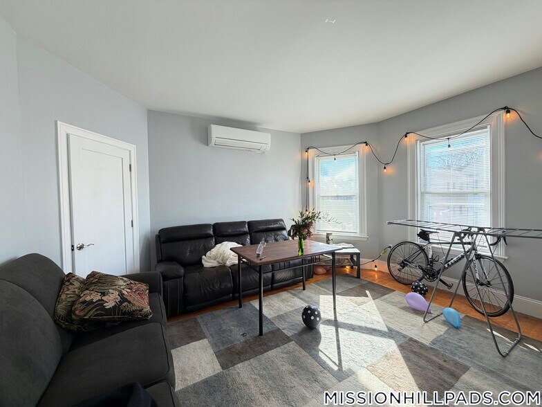 Building Photo - 100 Calumet St