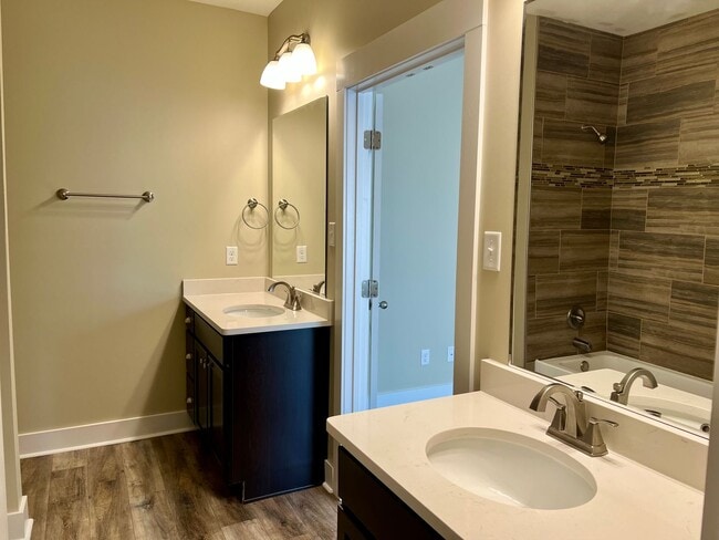 Building Photo - For Rent - 4 Bedroom, 2 Bath, Valley View!