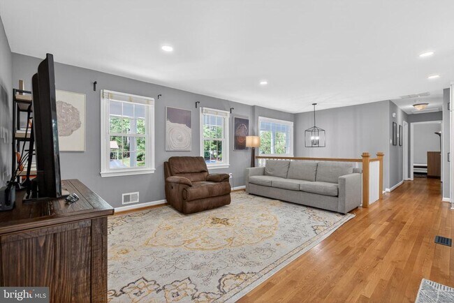 Building Photo - 9801 Meadow Valley Dr